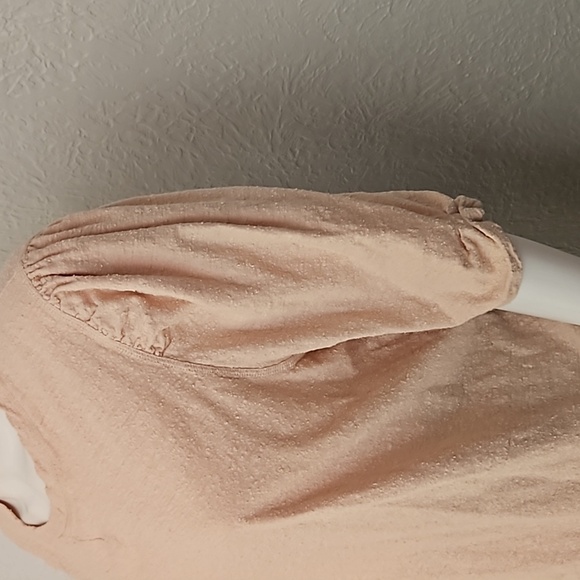 3/$30 FREE PEOPLE Creamy Light Peach Ruched Sleeve Textured Cotton Linen Top - Picture 4 of 10